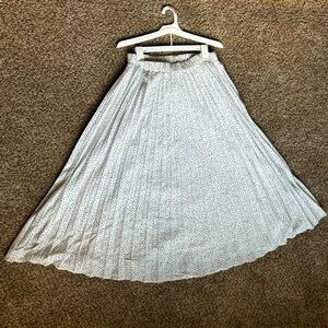 Pleated midi skirt white with grey polka dots size L | A New Day | like new